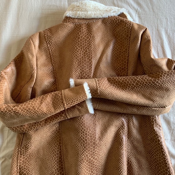 Beautiful tan fur coat - Picture 5 of 5